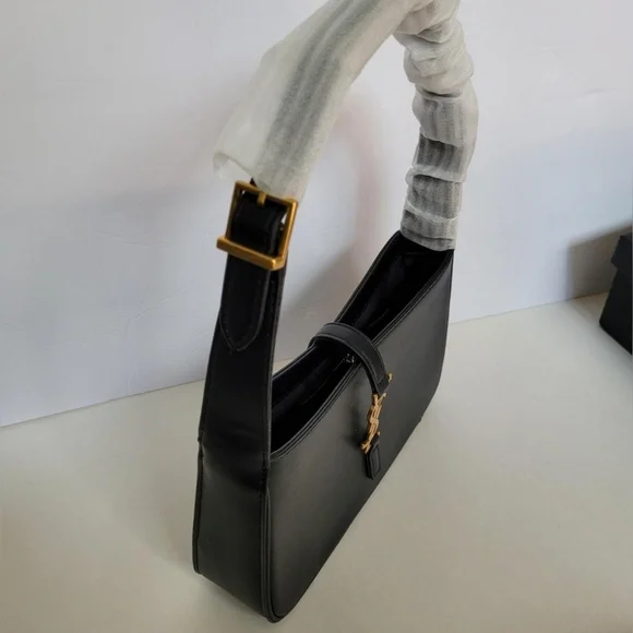 Saint Laurent Black Shoulder Bag - Picture 9 of 16